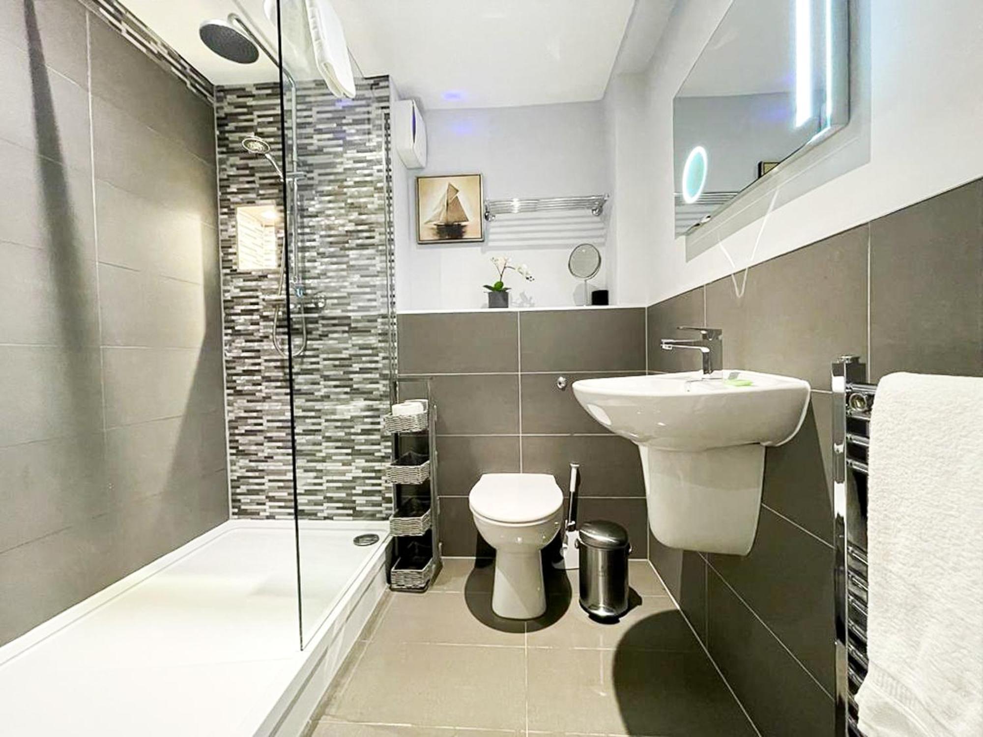 Modern 3 Bedroom Apartment, West End Edimburgo Exterior foto